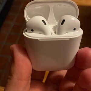 Apple AirPods with wireless charging case like new